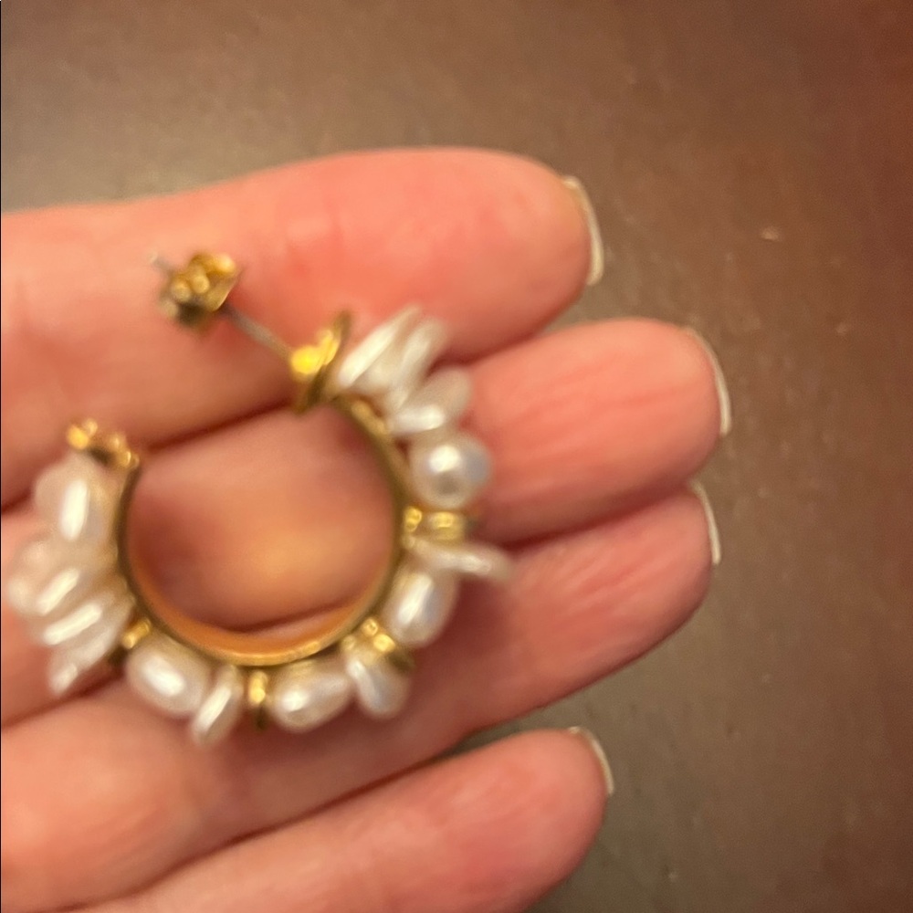 Gold tone and Pearl Accent Hoop Earrings - Women Jewelry - Picture 4 of 6